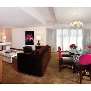 Cosmopolitan Suite 1 King High Roller View